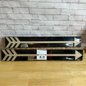 2 x wooden arrows